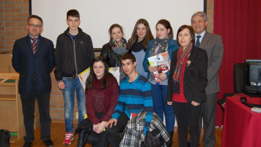 Os gañadores das probas da V Olimpíada de Xeoloxía celebradas na Politécnica, entre Javier Bueno, Esperanza Álvarez e Pedro García Herradón