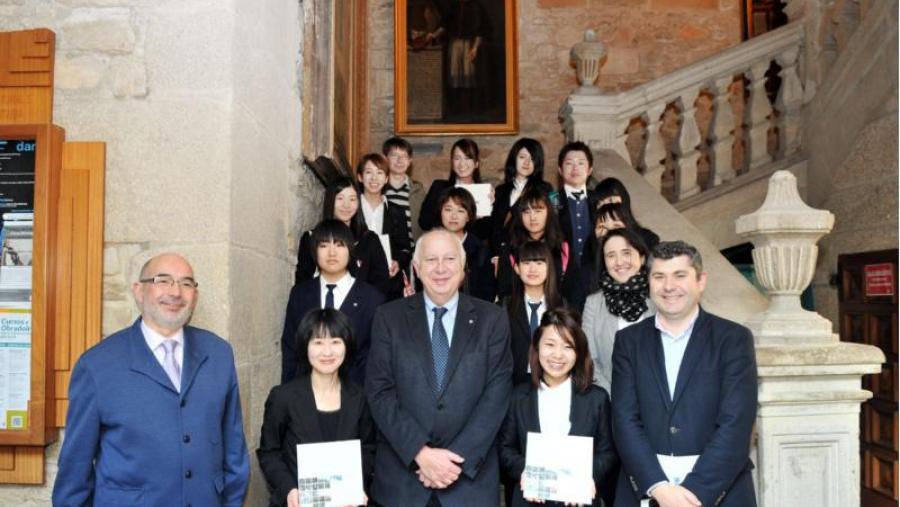 Un grupo de estudantes de Wakayama visitan a Universidade de Santiago