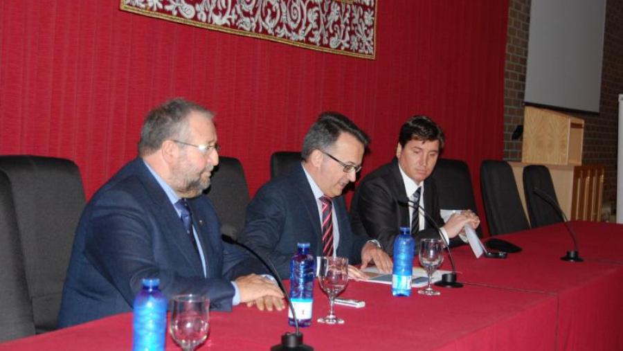 Orozco, Bueno e Carballo, no acto institucional co gallo do Día do Topógrafo Europeo