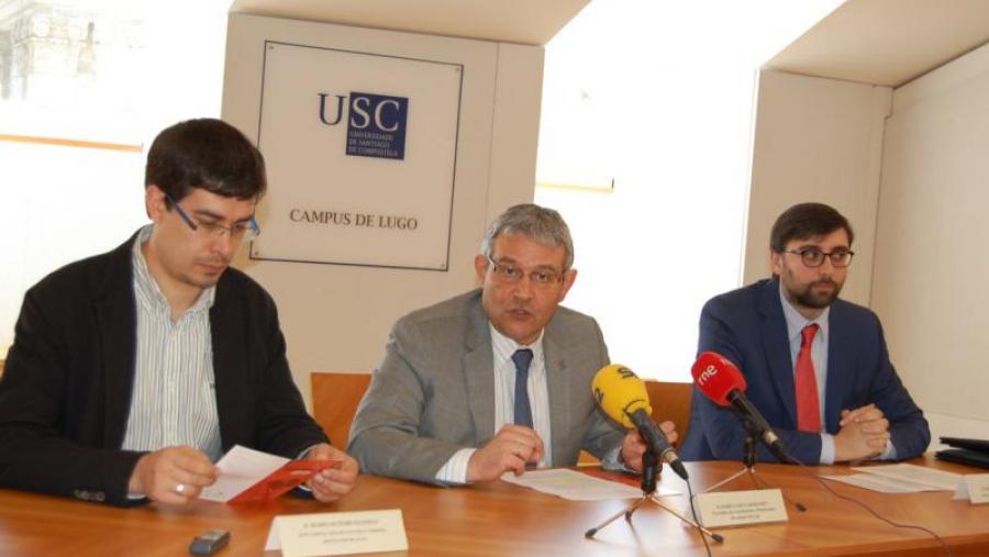 Mario Outeiro, Pedro García Herradón e Fernando Suárez, na presentación do X Curso de Primavera da USC