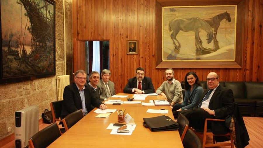 Integrantes do equipo decanal xunto cos coordinadores docente no encontro celebrada na Facultade de Xeografía e Historia. Foto: Servimav-USC