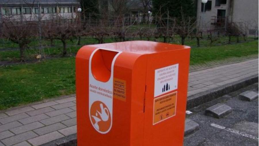 Colector de aceite instalado nas inmediacións da Escola Politécnica Superior