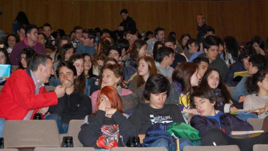 Estudantes preuniversitarios participantes nos Encontros no Campus de Lugo 2014