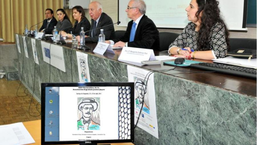 O reitor presidiu a sesion inaugural celebrada na Facultade de Filoloxía. Foto: Santi Alvite