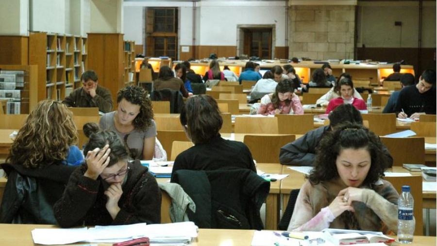 A Biblioteca Xeral permanecerá aebrta os días 1 e 29 de maio