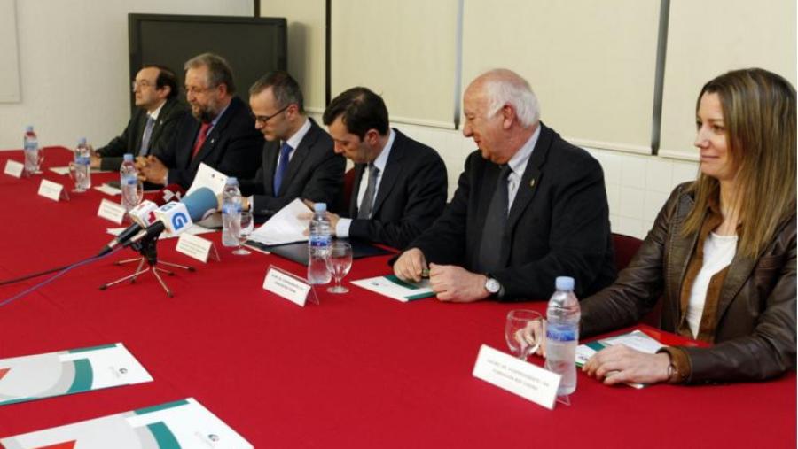 De esquerda a dereita: José Alberto Díez de Castro, López Orozco, Xesús Vázquez Abad, Jesús Oitavén, Juan Casares Long e Lara Méndez.