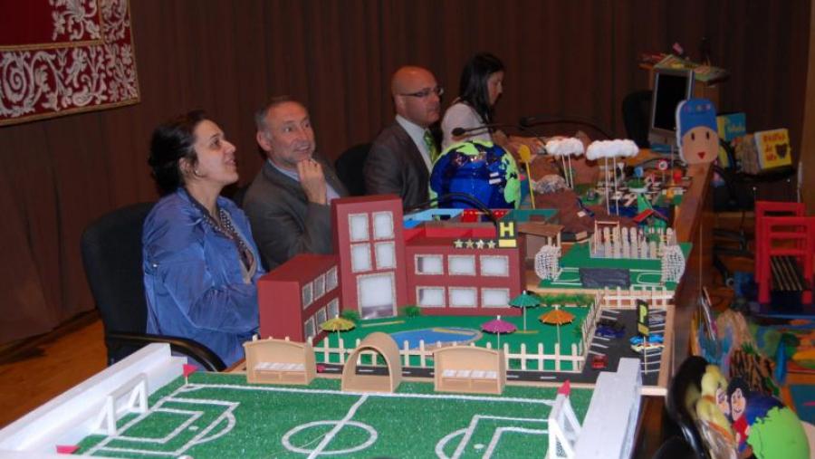 Material didáctico específico para empregar con persoas cegas ou con discapacidade visual desenvolvido por estudantes de Formación de Profesorado