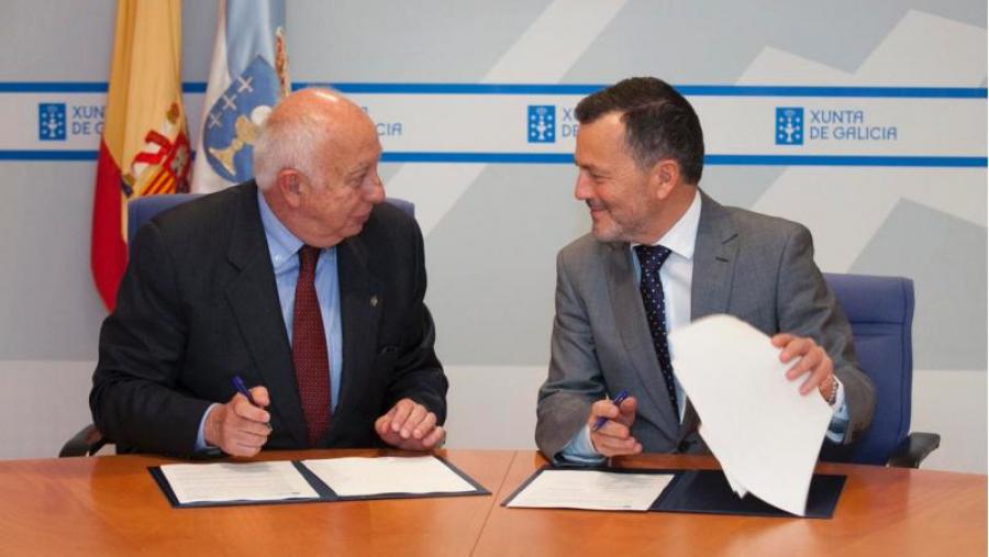 Juan Casares e Agustín Hernández nun momento da sinatura do convenio. Foto: Xunta de Galicia