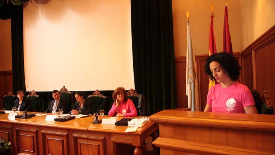 Cristina Valiño falou no acto en representación da súa promoción (Foto:Servimav-USC)