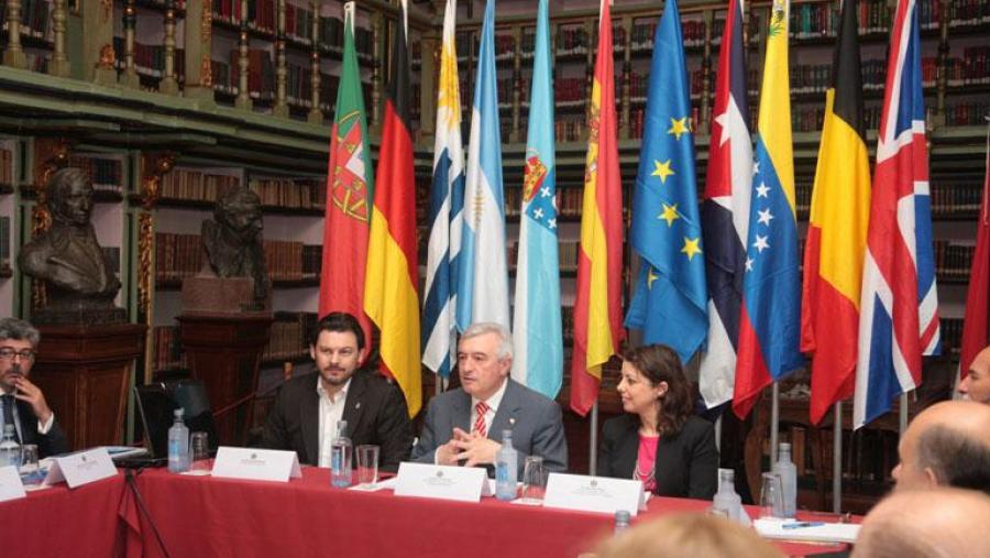 De esquerda a dereita, Antonio Rodríguez Miranda, Juan Viaño e Isabel Casal. Foto: Servimav-USC
