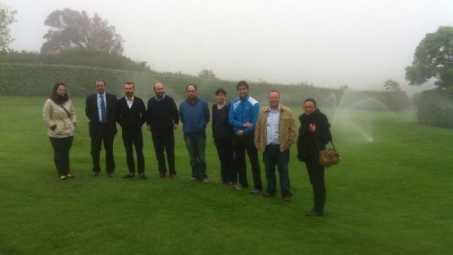 Persoas que participan no proxecto para desenvolver un sistema de rego sostible en xardíns urbanos