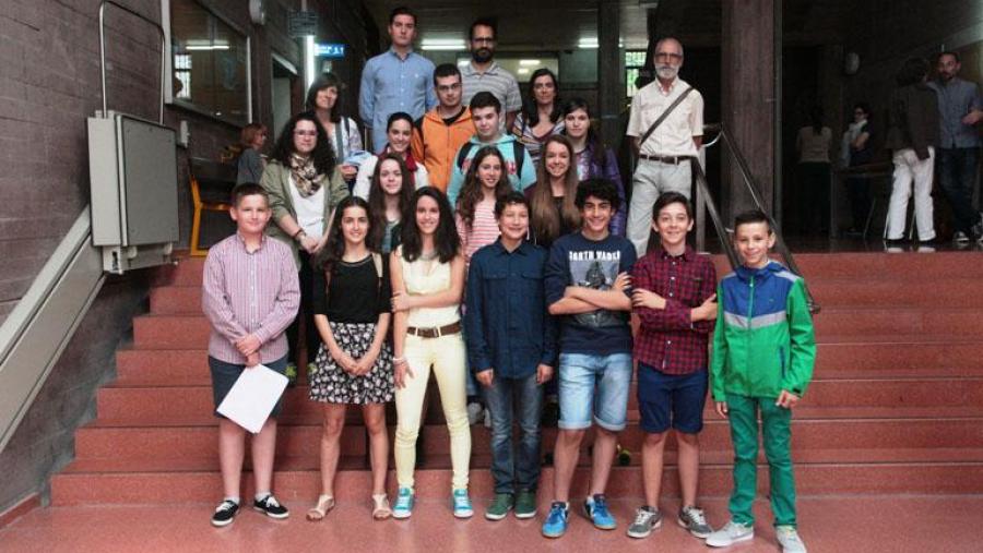 Foto de grupo dos premiados no IV concurso ‘Incubadora de Sondaxes e Experimentos’ (Foto: SERVIMAV-USC)