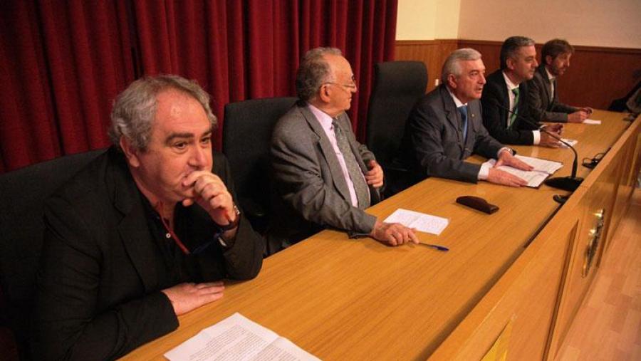 De esquerda a dereita,  Ernesto González, Alonso Montero, Juan Viaño, Valentín García e Xosé Luís Regueira. Foto Servimav-USC