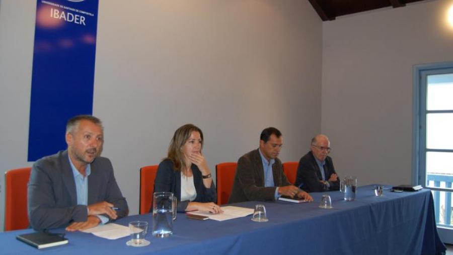 Miranda, Méndez, Cuesta e Sáez, na presentación da quinta edición do Máster Terra da USC