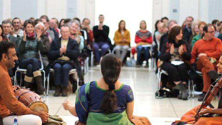 Ademais, do obradoiro está previsto que Shantala Subramanyam ofreza un concerto na Igrexa da Universidade