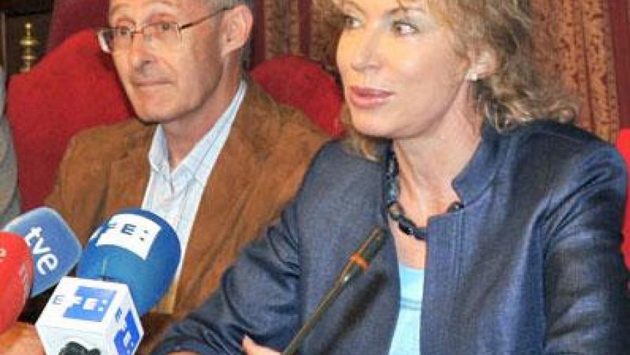 Os responsables de Innopharma, Mabel Loza e Ángel Carracedo