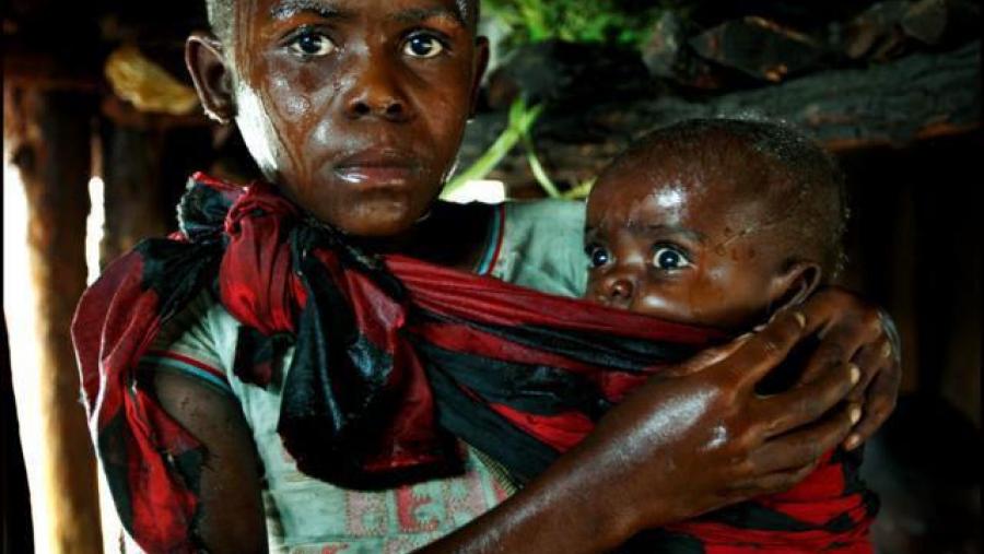 Médicos Sen Fronteiras inaugura na USC a exposición ‘First ladies: mulleres en emerxencia’