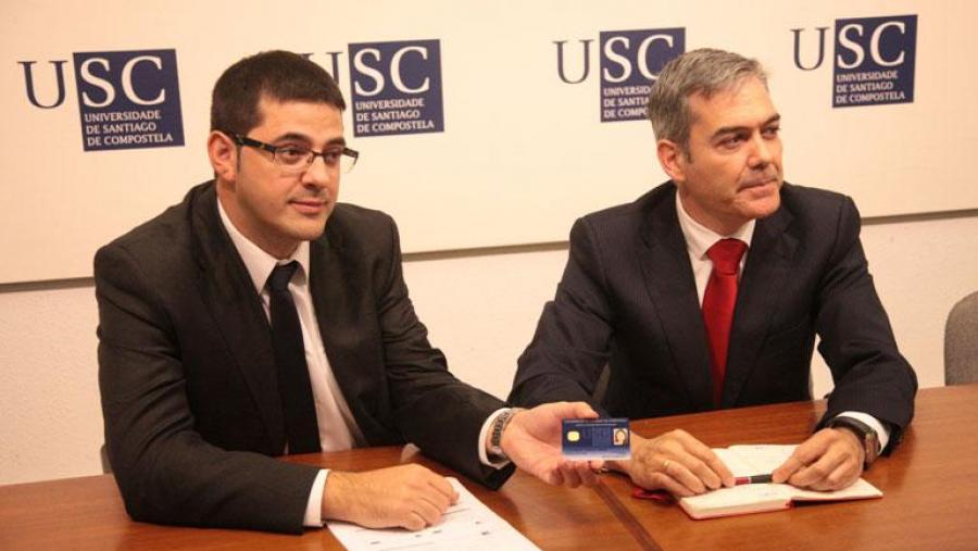 Xosé Pereira (esquerda) e Amador Fraile presentaron o novo sistema. Foto: SERVIMAV-USC