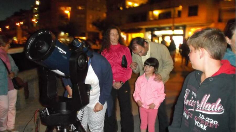 TodoCosmos desenvolverá na praza Roxa de Santiago dúas sesións de observación astronómica