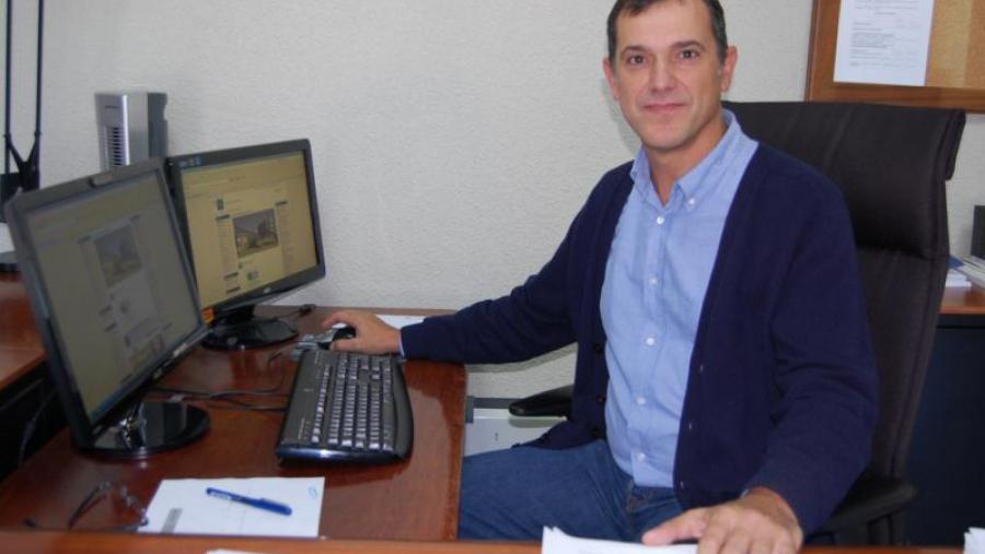 Tomás Cuesta, no despacho de dirección da Escola Politécnica Superio