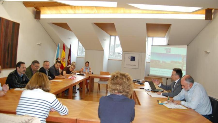Asisentes á reunión sobre o programa A Ponte na Vicerreitoria de Coordinación de Lugo