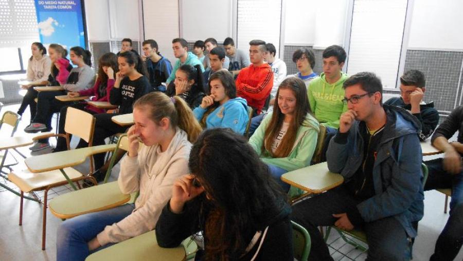 Estudantes do IES Becerreá, na sesión divulgativa sobre os bosques de Galicia