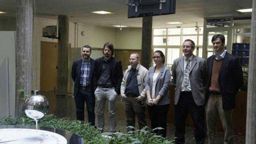 No centro da imaxe, Paula Álvarez Cartelle, xunto aos membros do tribunal