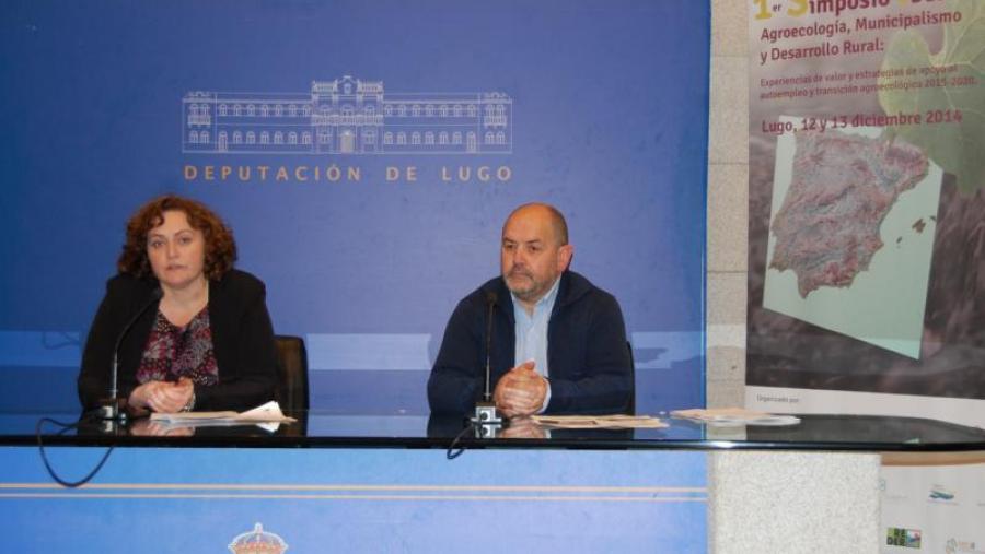 Sonsoles López Izquierdo e Xan Neira Seijo, na presentación do simposio sobre agroecoloxía e municipalismo