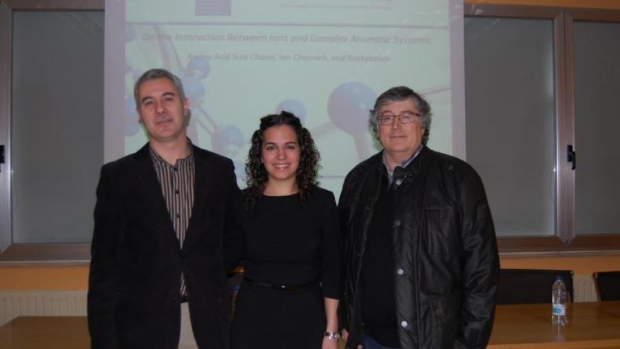 Alba Campo cos directores da súa tese Enrique Manuel Cabaleiro Lago e Jesús Rodríguez Otero