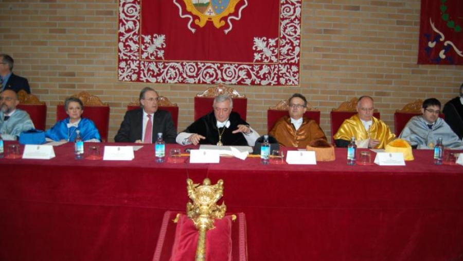 Viaño, no centro, na apertura do acto académico de San Tomé na Facultade de Administración e Dirección de Empresas