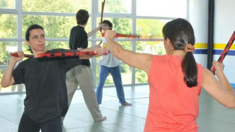 O alumnado de Santiago e Lugo ten abertos os prazos de diversas actividades deportivas para o segundo semestre