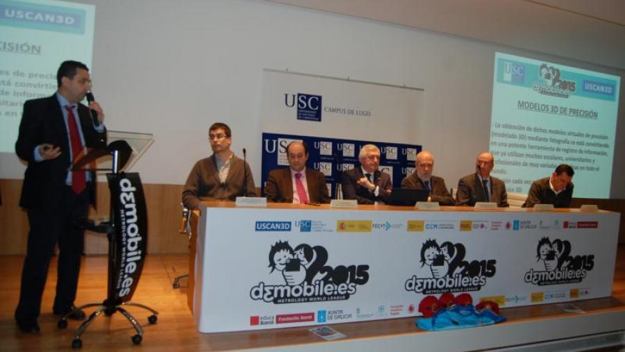 De esquerda a dereita, Ortiz, Outeiro, Moreno, Viaño, Ferrer, Corredoira e Cuesta, na presentación da D3Mobile