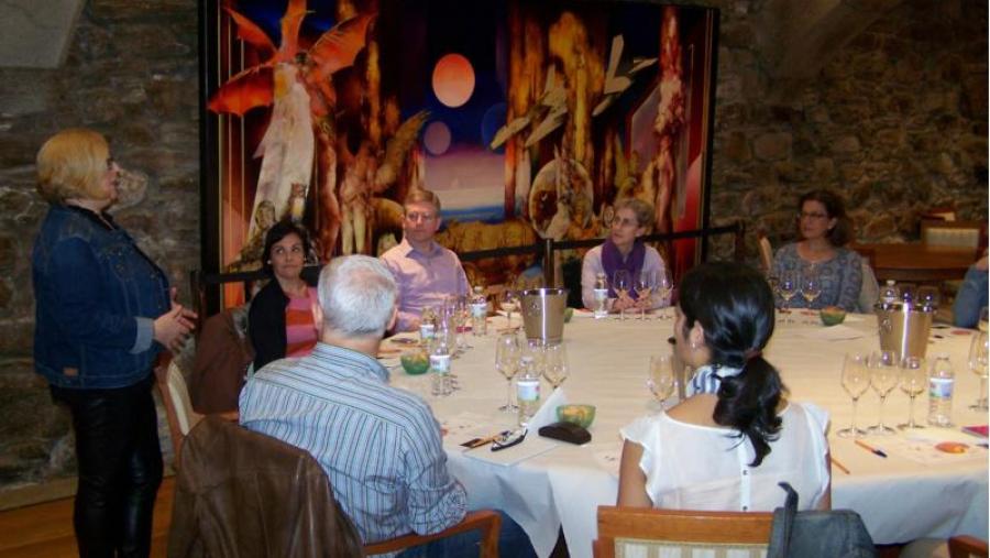 Instante do curso de viños que impartiu Mercedes González o pasado ano na USC