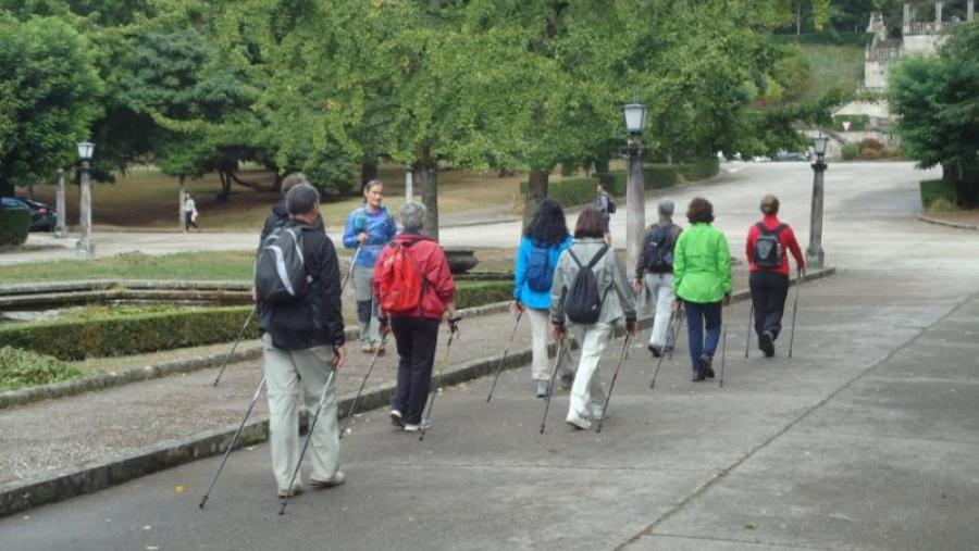 Marcha nórdica, unha nova actividade deportiva en Santiago