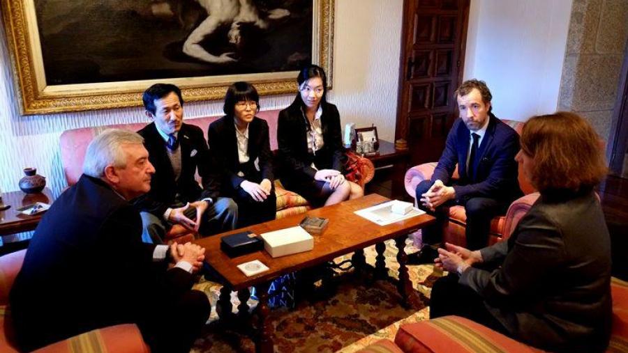 A recepción tivo lugar no despacho reitoral (Foto: SERVIMAV-USC)