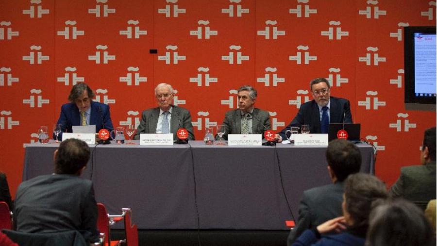 Desde a dereita, Guillermo Rojo, Álvaro García Santa-Cecilia, Víctor García de la Concha e Julio Martínez Mesanza (Foto: Instituto Cervantes)