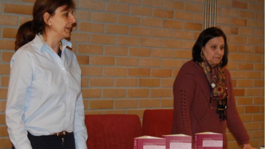 Ana Gloria Chouciño e, á dereita, Ana María González Maduf, en Humanidades