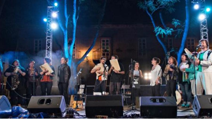 O grupo de música tradicional Pandeiromus, nunha actuación