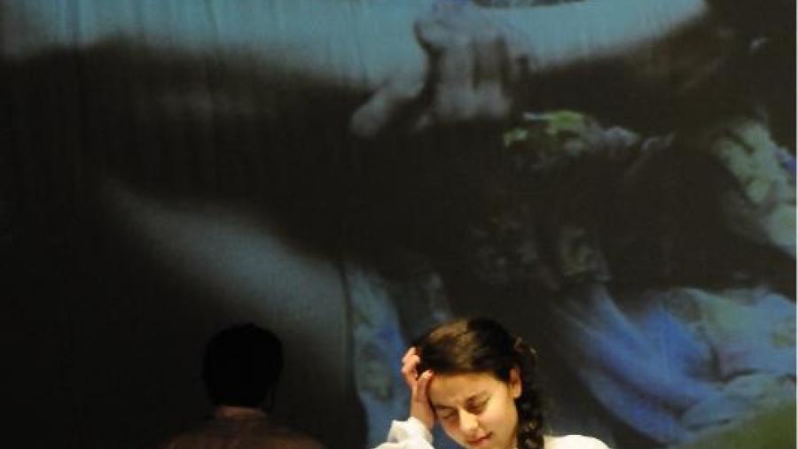 Unha actriz da compañía de teatro USC-Lugo, nunha representación