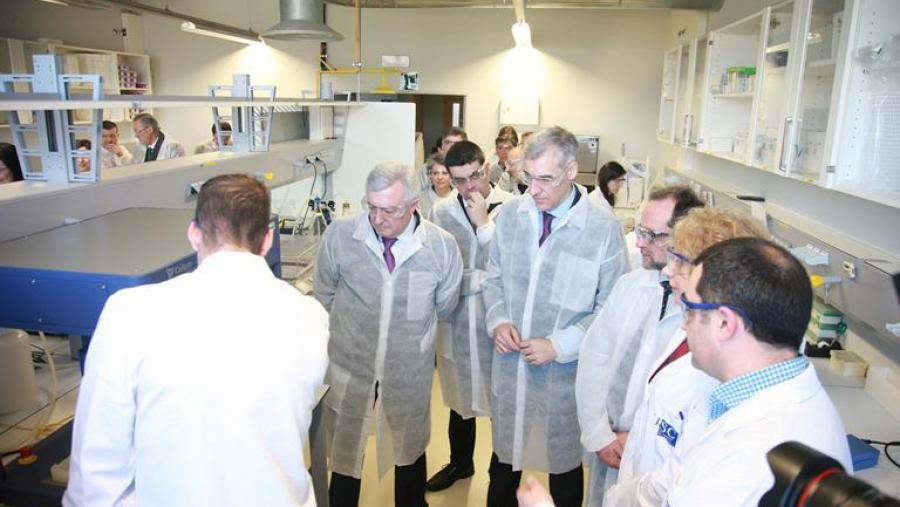 A xornada incluíu unha visita ás instalacións da Unidade no CiMUS. Foto: Servimav-USC