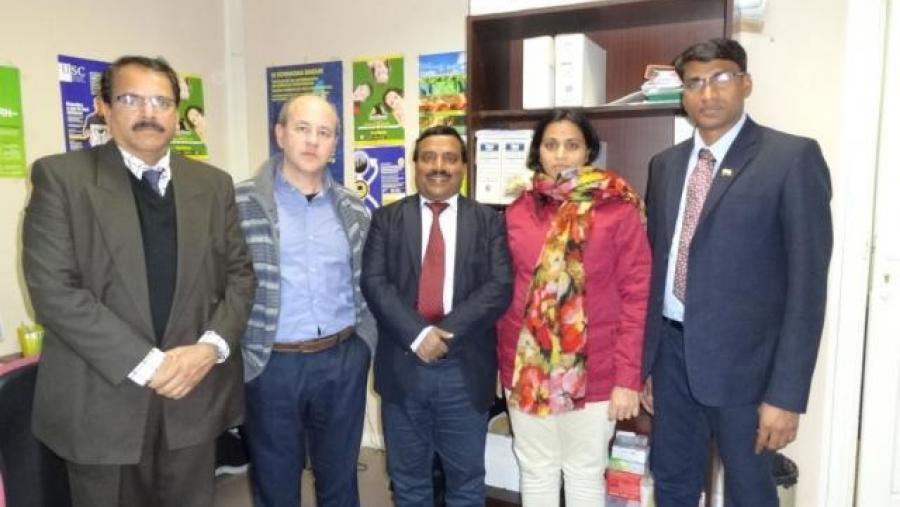 O profesor Ferrás, segundo pola esquerda, dirixe o proxecto na USC