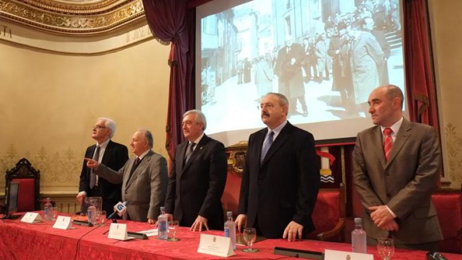 O discurso co que Otero Pedrayo pechou a súa etapa como profesor universitario volveu encher o Paraninfo da Universidade
