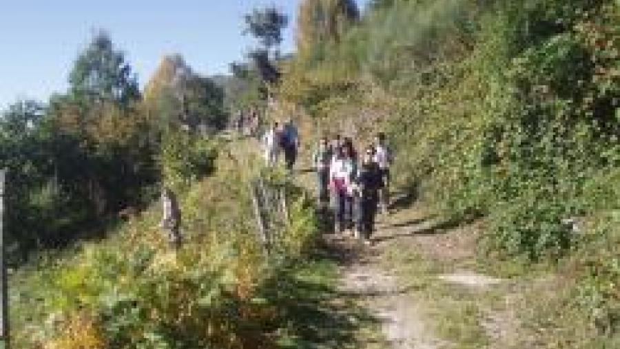 Unha ruta de sendeirismo para estudantes da USC e do Centro de Linguas Modernas mergullarase na Serra do Courel Caurel