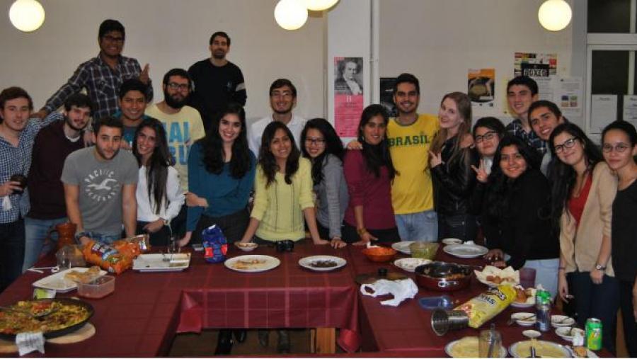 Degustación de gastronomía internacional na residencia universitaria Bal y Gay