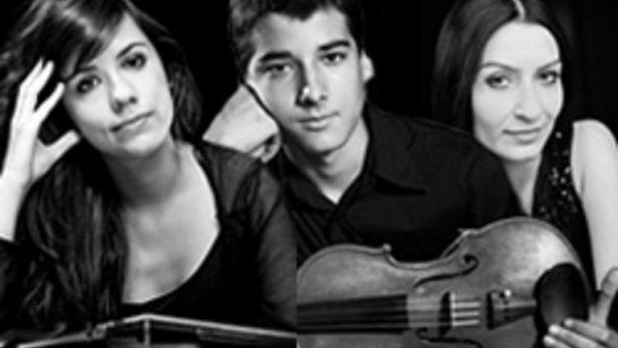 De esquerda a dereita, Delgado, Zelaia e Mirakyan