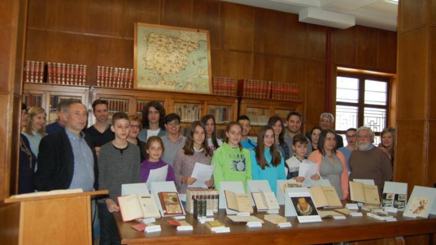 Participantes na lectura continuada de textos de 'El Quijote' en Formación do Profesorado
