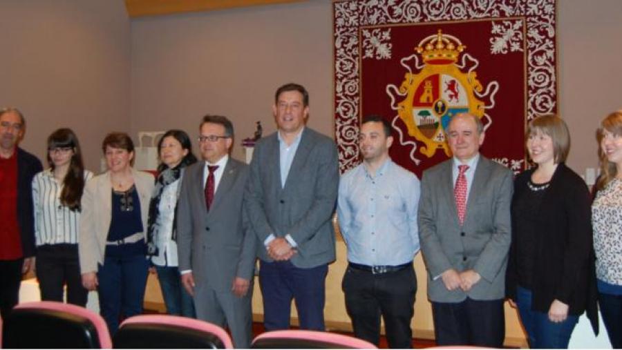 Autoridades académicas e premiados no acto da festividade de San Isidoro, na Facultade de Humanidades