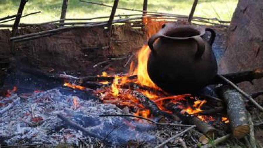 Estudantes de arqueoloxía experimental ‘viaxarán’ ao Paleolítico e á Idade do Ferro