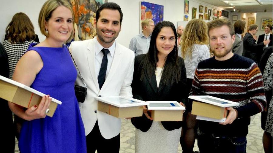 Gómez, Vélez, Vásquez e Casalderrey, cos diplomas do campionato, en Vilna