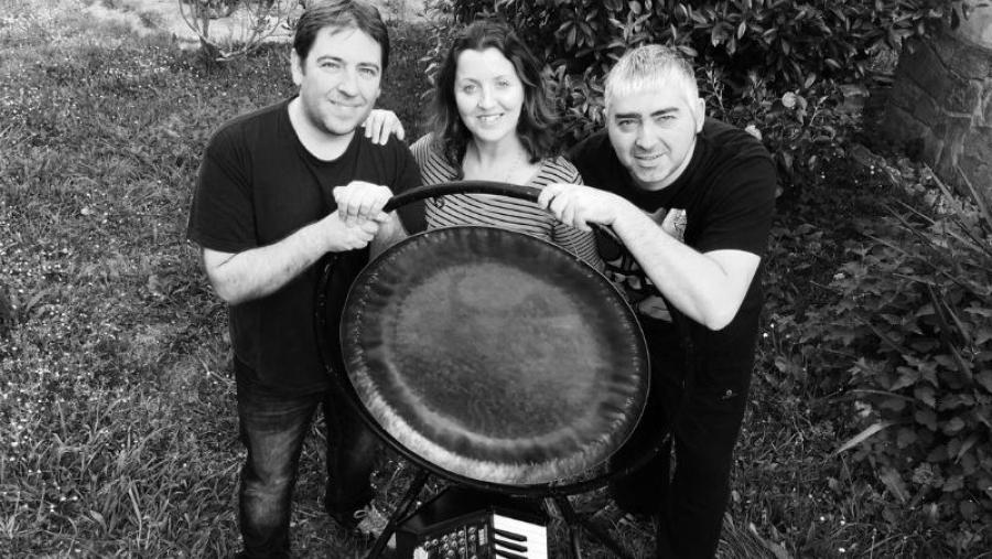 De esquerda a dereita, Efraím Díaz, Mónica Álvarez e Arturo Vaquero, integrantes do GCSUS da USC